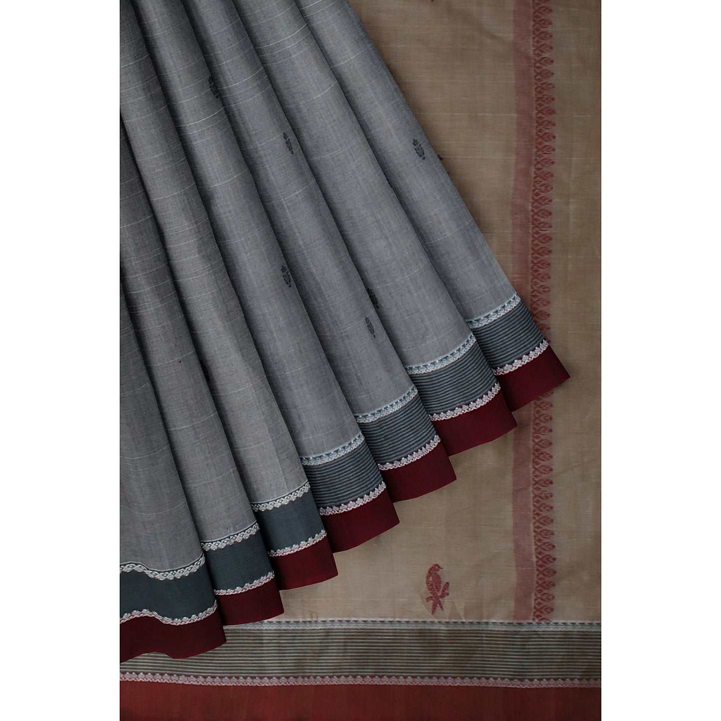 Kavya - Grey with Maroon Buta and Grey Double Border Pure Cotton Handloom Saree freeshipping - Shreni Samudaya