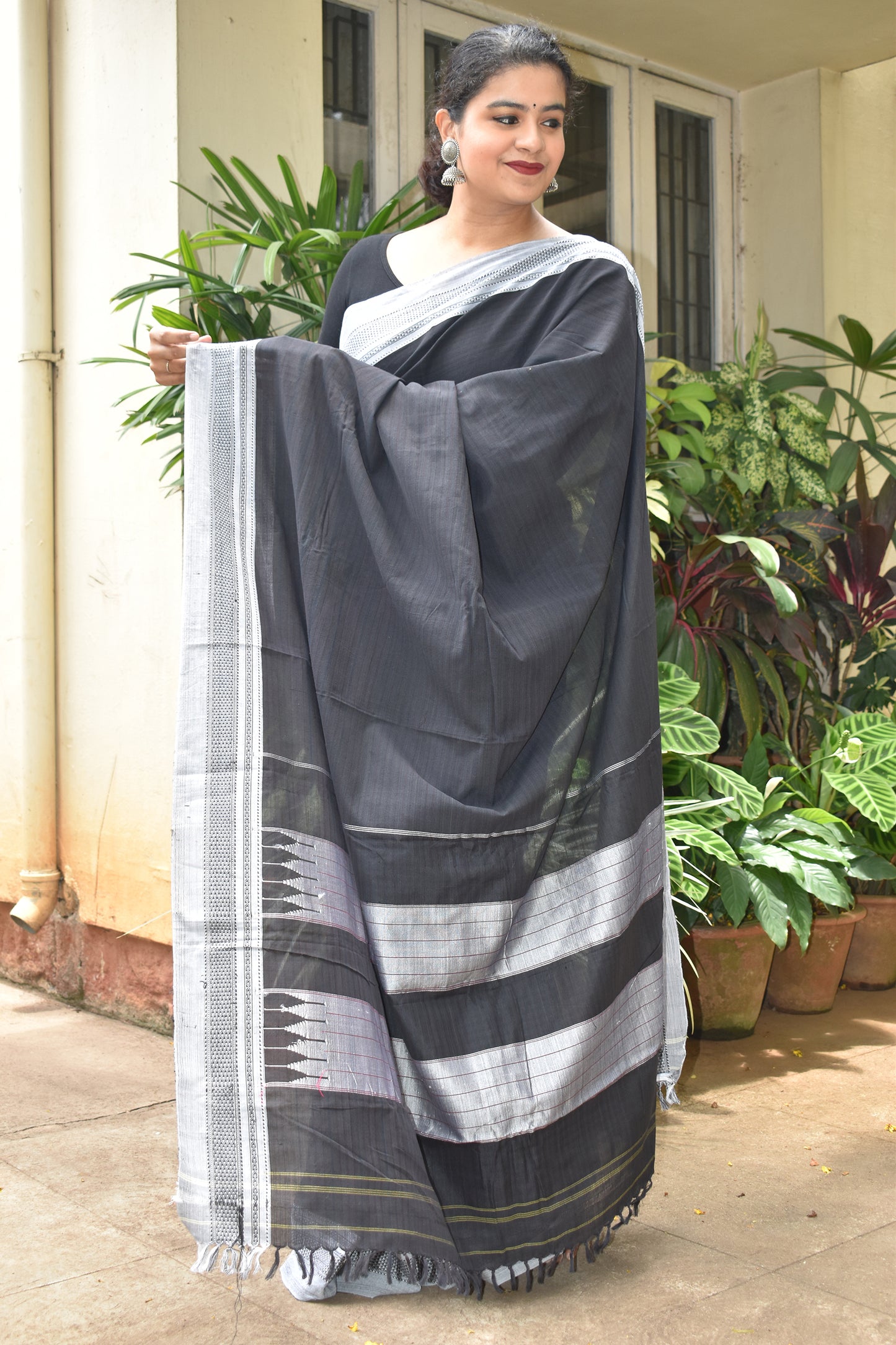 Pure Cotton Handloom Paraspetti Ilkal Saree with Silk Pallu - Black and Silver