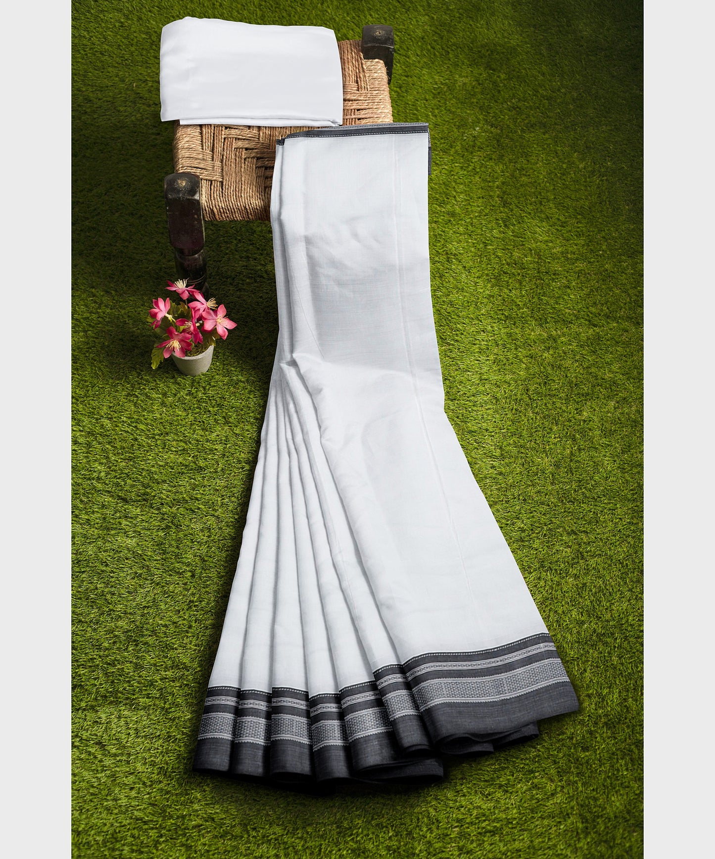 Pure Cotton Handloom Ilkal Saree with Silk Pallu - White freeshipping - Shreni Samudaya